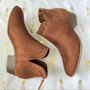 Arizona Jean Co. Brown Suede Block Heel Ankle Booties